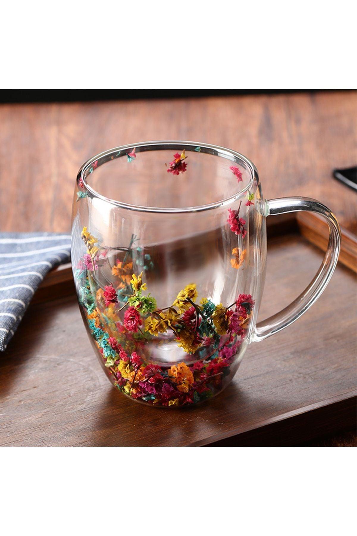 Offrez-vous une expérience de dégustation haut de gamme avec ces tasses à double paroi Isrya Dayaniki ! Leur verre borosilicate résistant et leur motif floral gravé en font un accessoire indispensable pour les amateurs de boissons chaudes ou glacées. Pratiques, élégantes et vendues par 4 – économisez tout en stylisant votre quotidien !