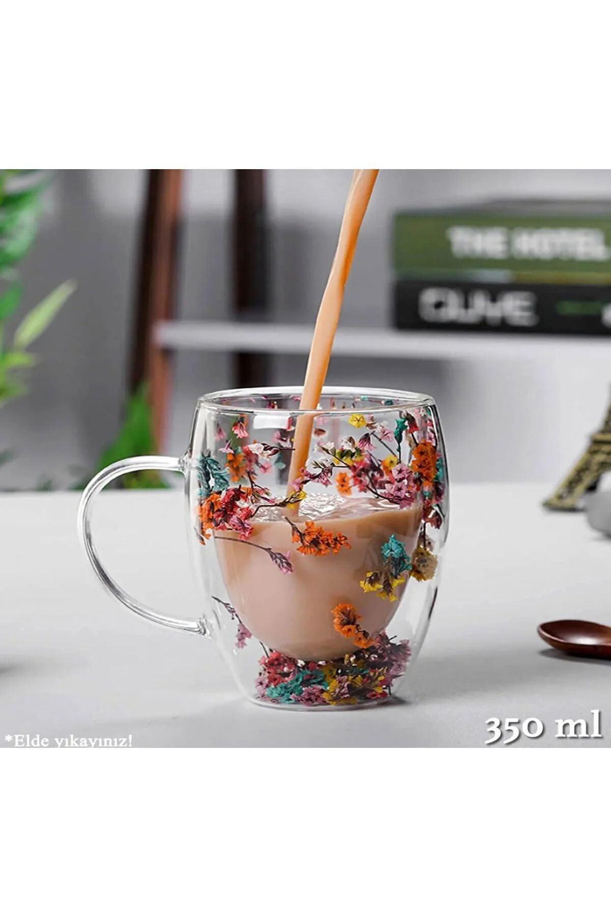 Pour ceux qui refusent de compromettre style et qualité : ces tasses Isrya Dayaniki en verre borosilicate offrent une isolation thermique incomparable et un design floral intemporel. Leur pack de 4 est idéal pour les dîners entre amis ou les cadeaux haut de gamme. Sans BPA, sans condensation, sans égal !